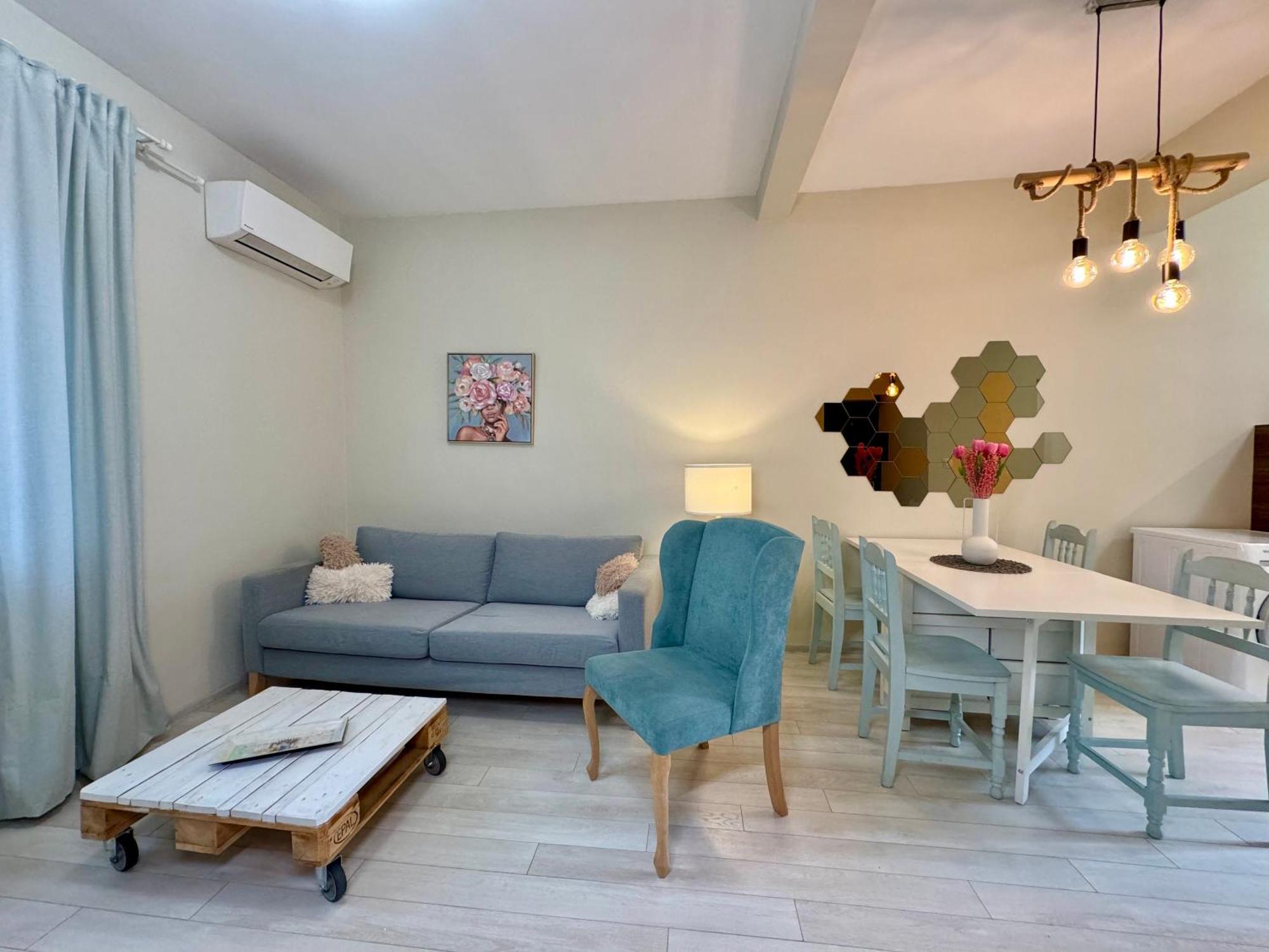Center - Visionz Apartment *